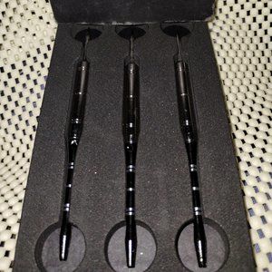 Marlboro set of three darts and tips limited edition has the mAp